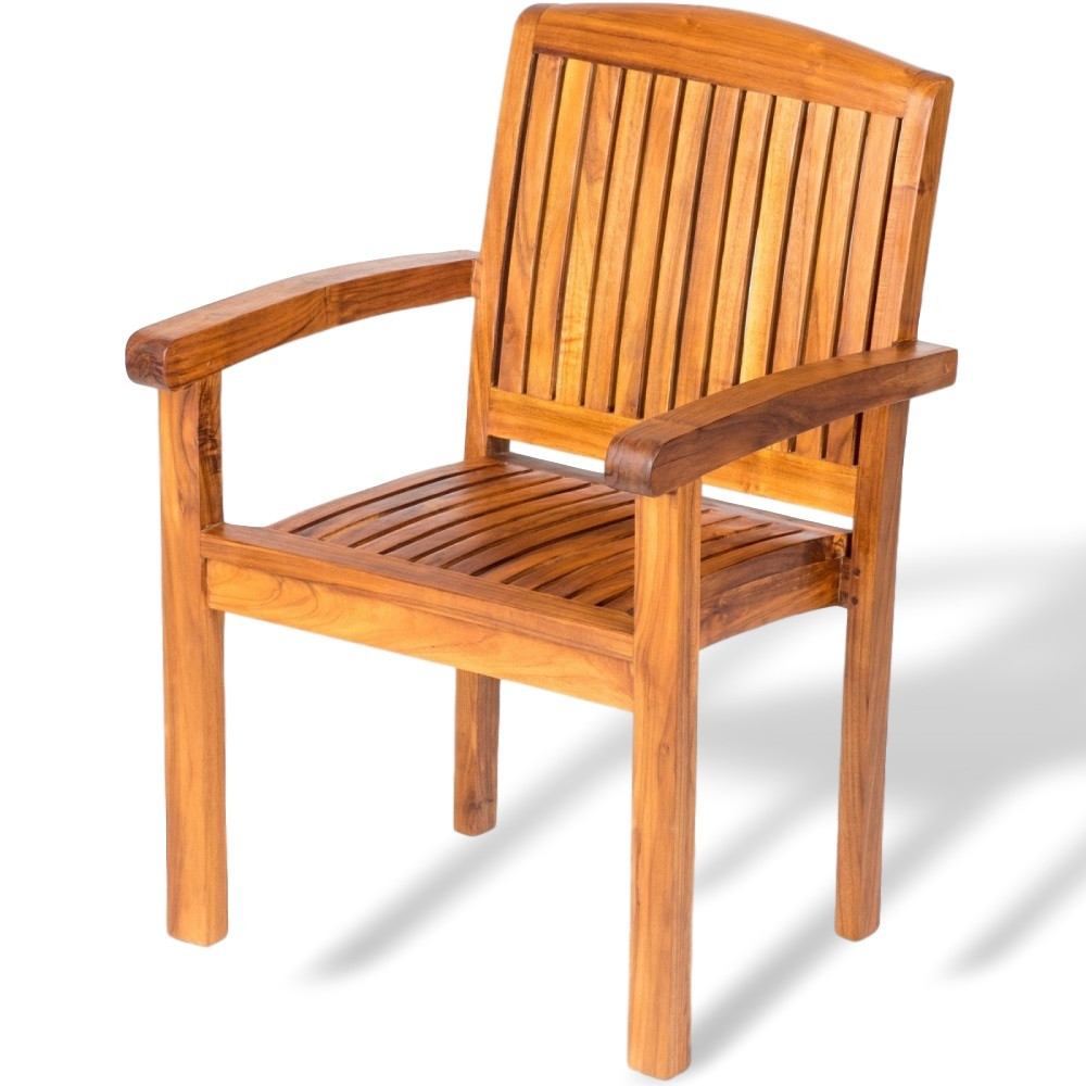 Низкое деревянное кресло